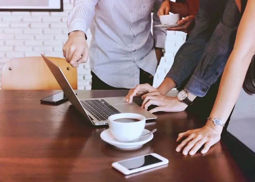 Équipe en extérieur lors d'un team building